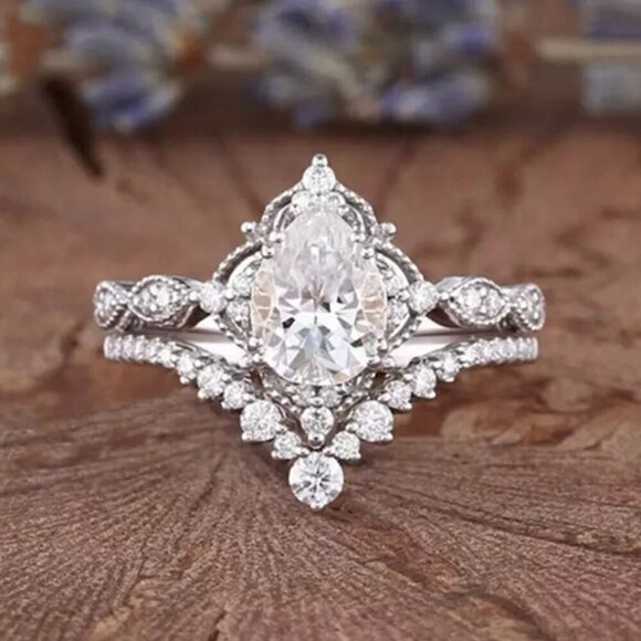 NEW 18k White Gold Diamond Ring Pear Cut Set of 2 Rings - Picture 2 of 6